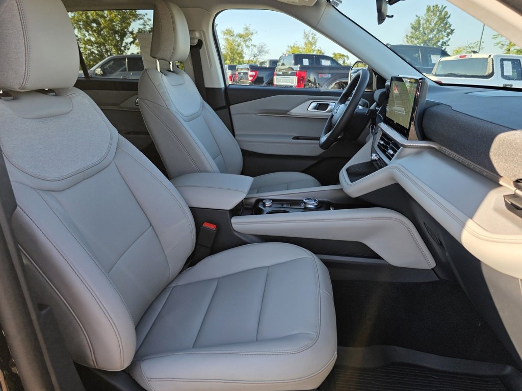 New 2025 Ford Explorer Active w/ Active Comfort Package image 12