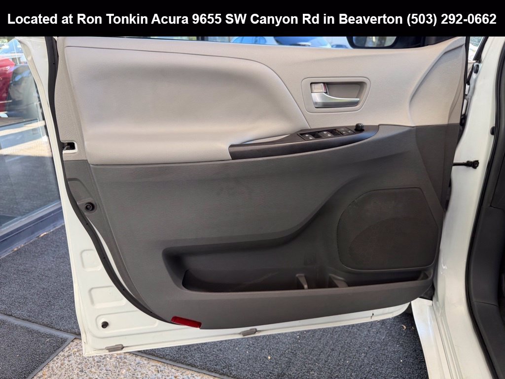 Used 2017 Toyota Sienna LE FWD image 11