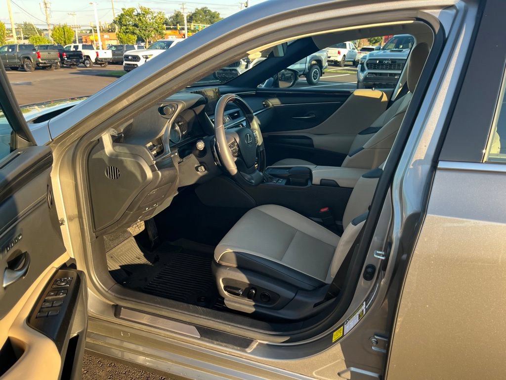 Used 2021 Lexus ES 300h w/ Premium Package FWD image 13
