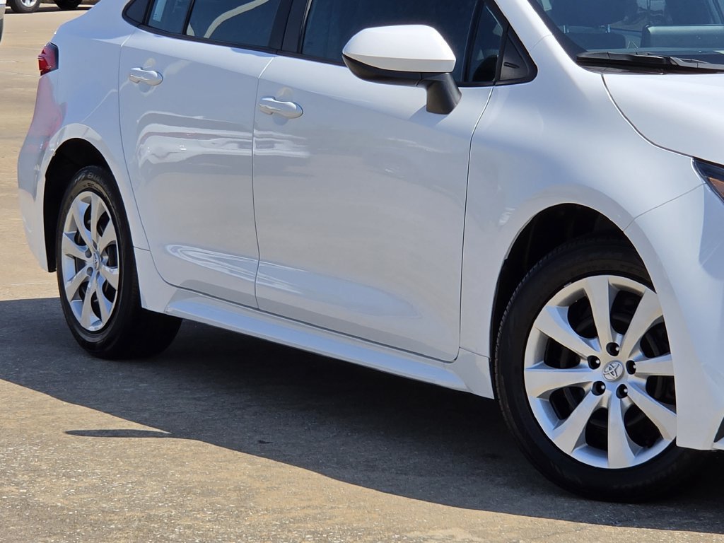 Used 2026 Toyota Corolla LE FWD image 12