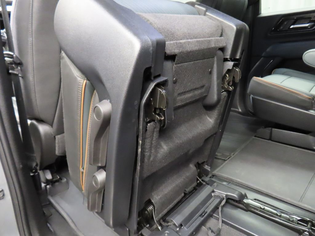 Used 2025 GMC Yukon AT4 w/ LPO, Get Active Package AWD/4WD image 70