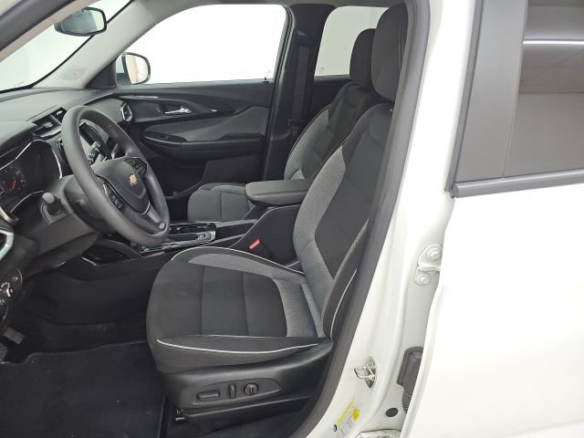 Used 2023 Chevrolet TrailBlazer LT w/ Convenience Package FWD image 2
