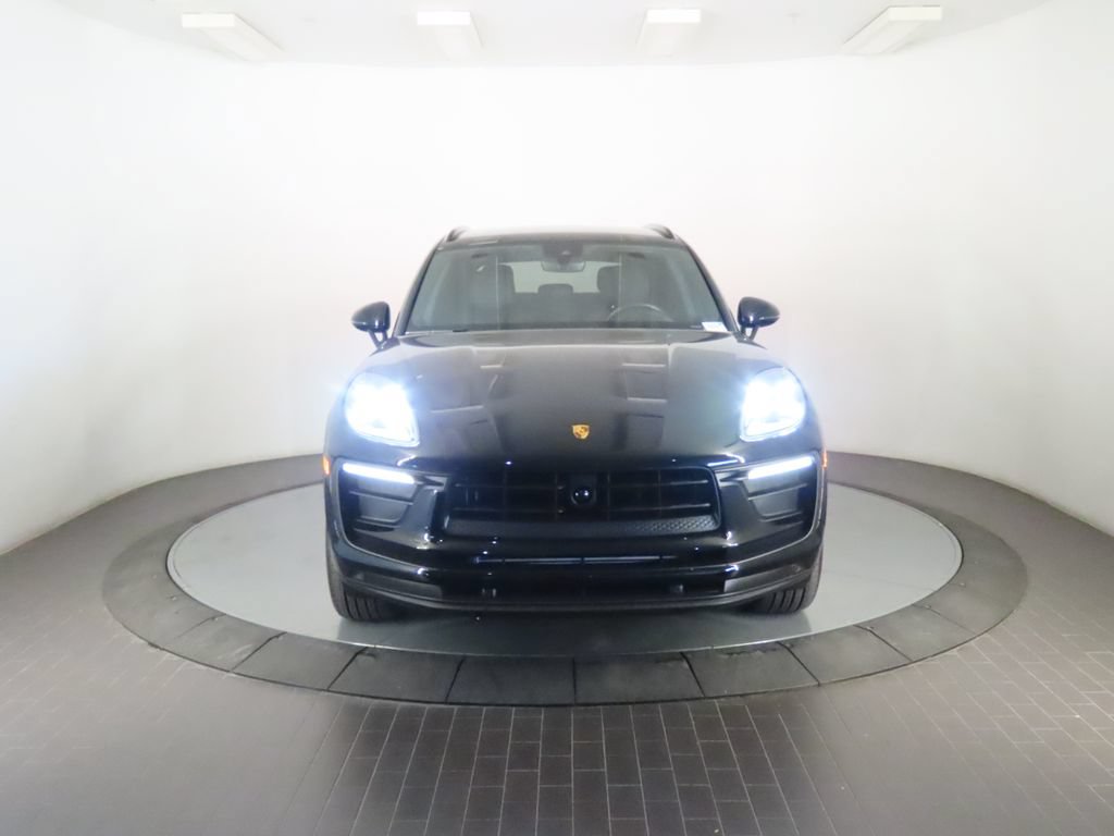 Certified 2026 Porsche Macan AWD/4WD image 10