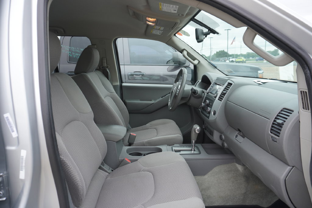 Used 2014 Nissan Frontier SV w/ SV Value Truck Package AWD/4WD image 8