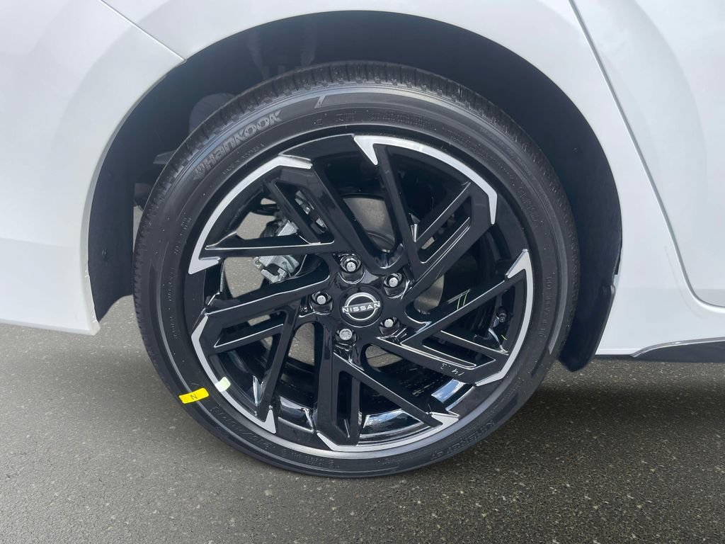New 2026 Nissan Sentra SR w/ SR Premium Package FWD image 7