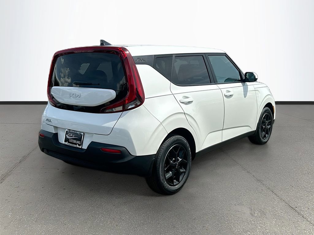 Certified 2022 Kia Soul LX w/ Technology Package FWD image 7