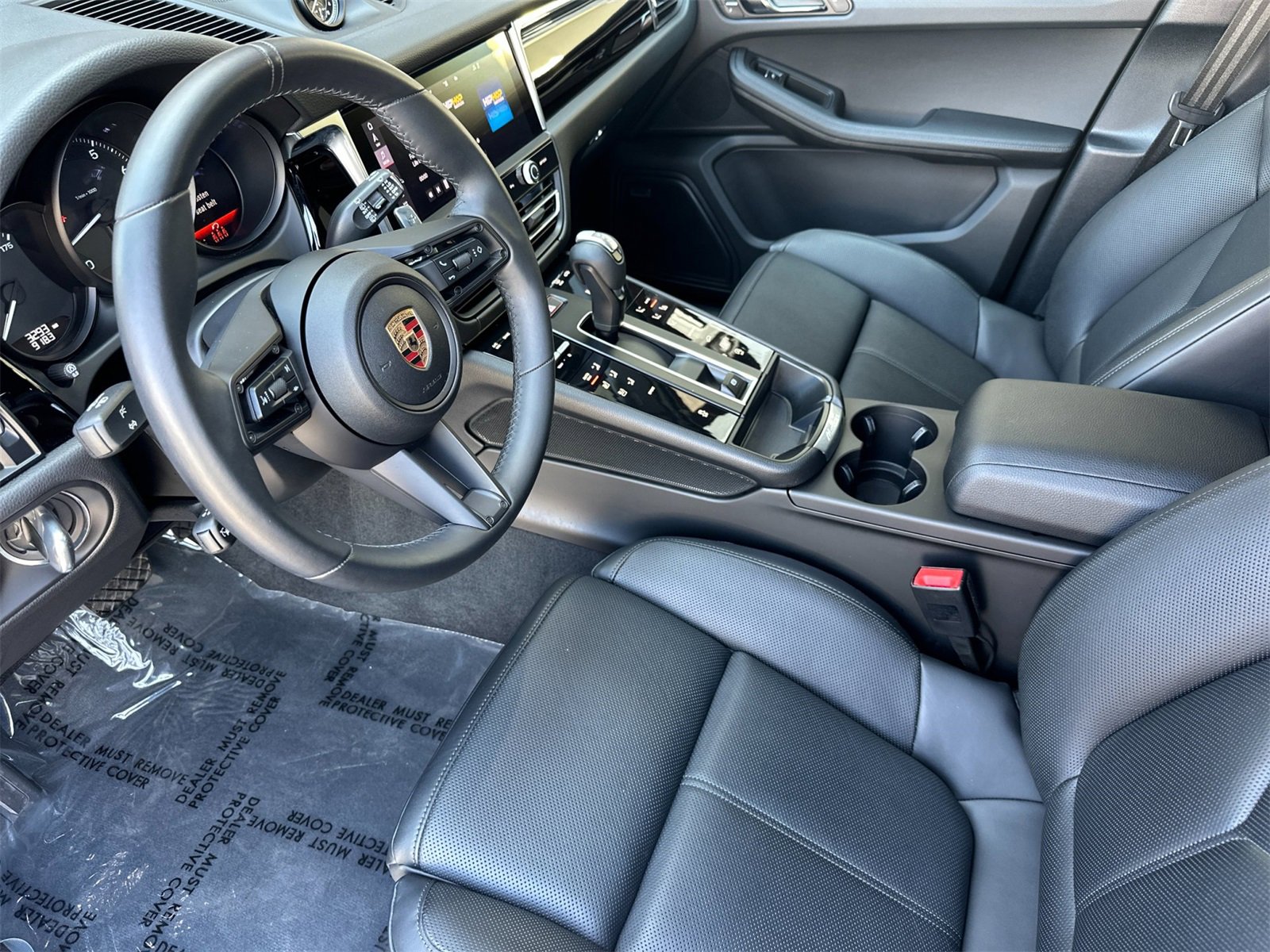 Used 2025 Porsche Macan image 4