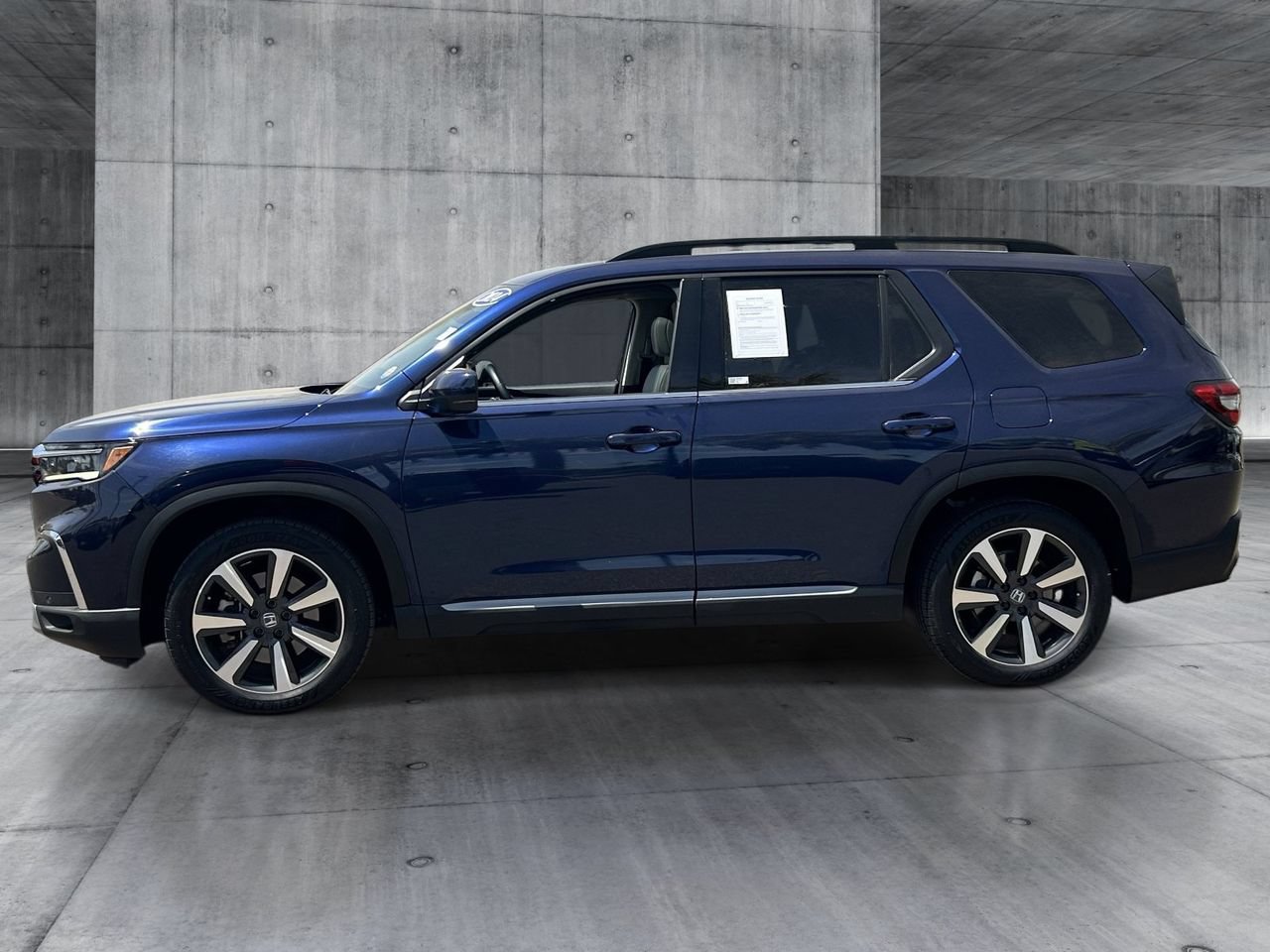 Used 2024 Honda Pilot Touring image 2