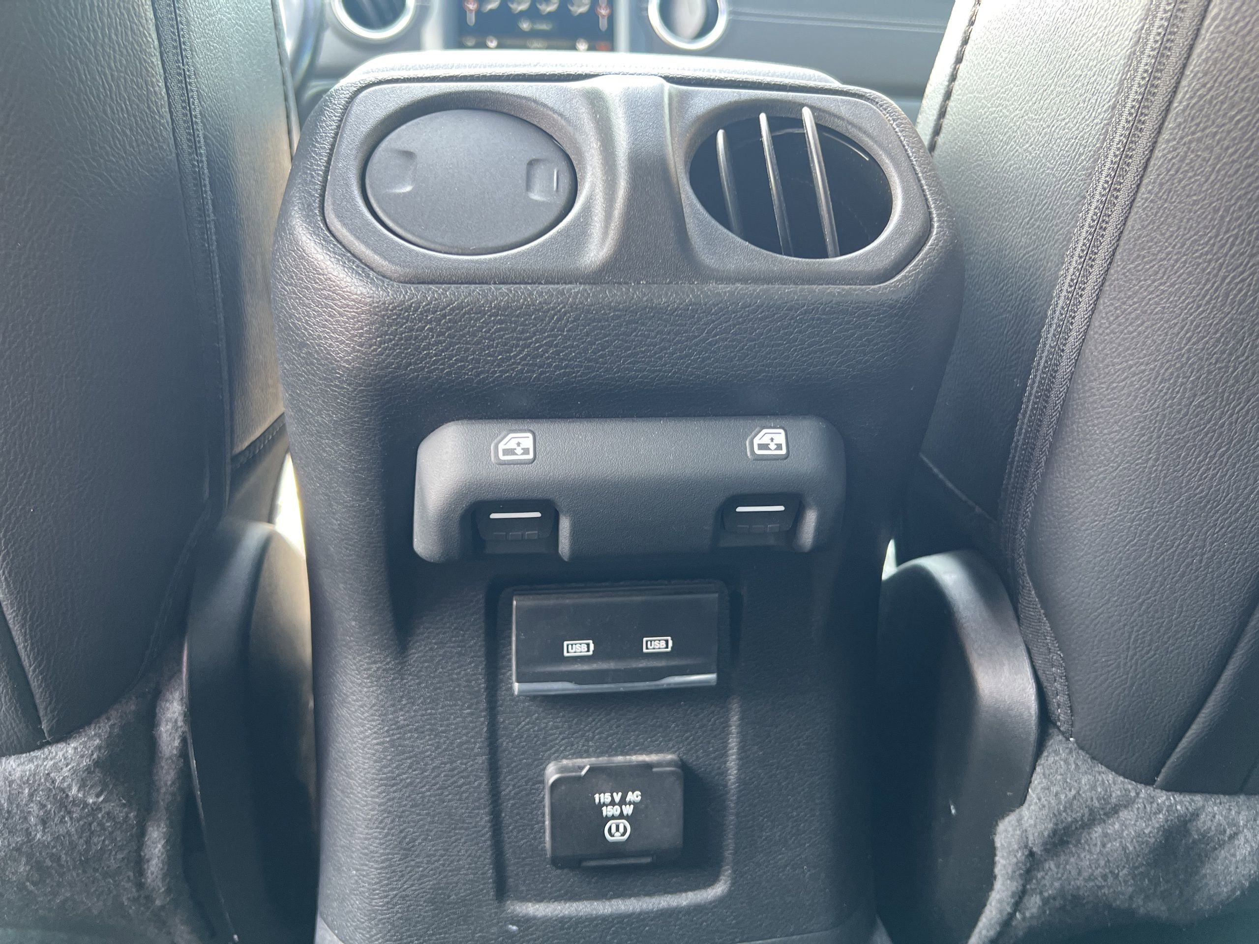 Used 2022 Jeep Wrangler Unlimited Sahara w/ Cold Weather Group AWD/4WD image 25