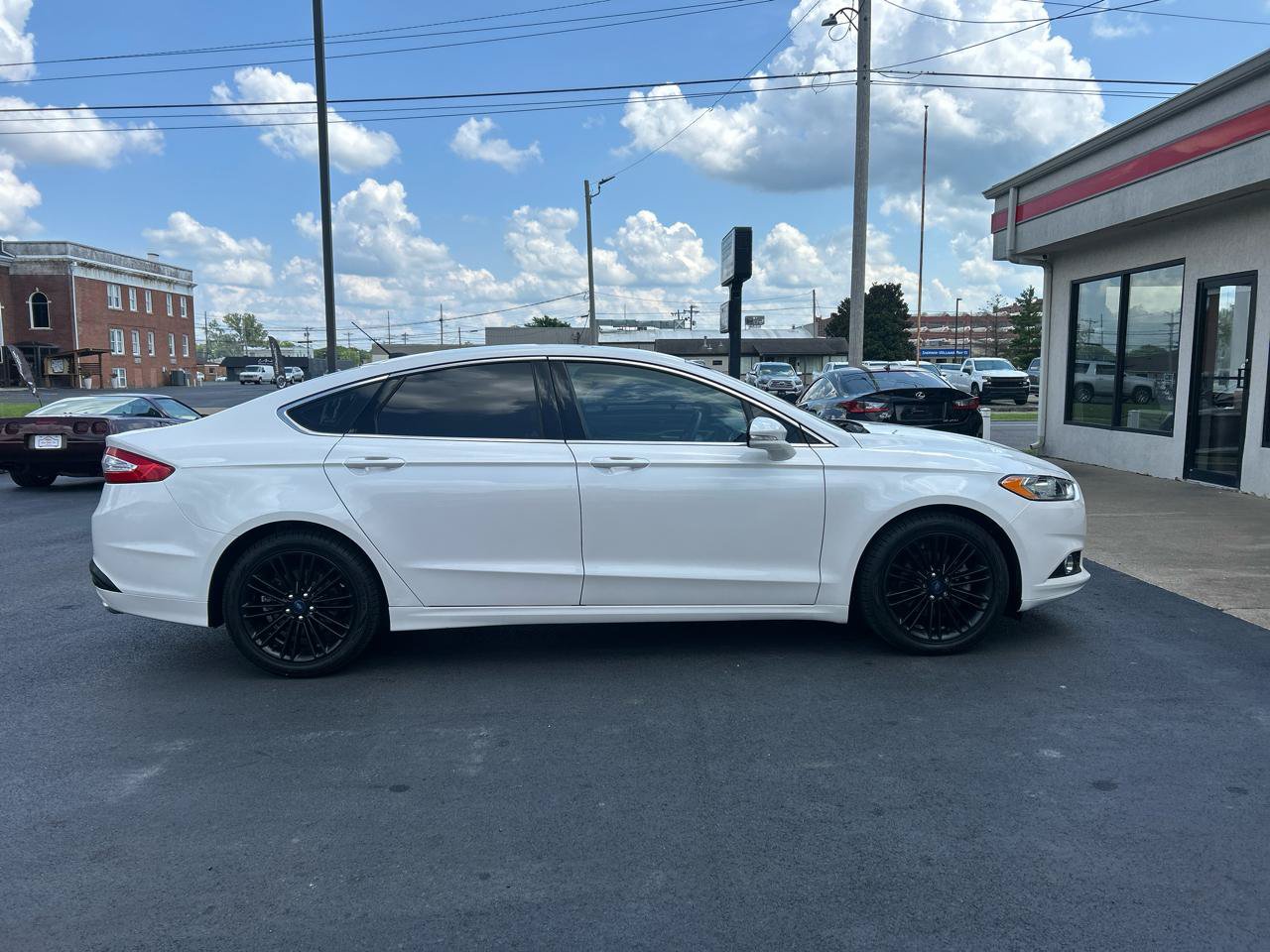 Used 2014 Ford Fusion SE w/ Equipment Group 202A FWD image 4