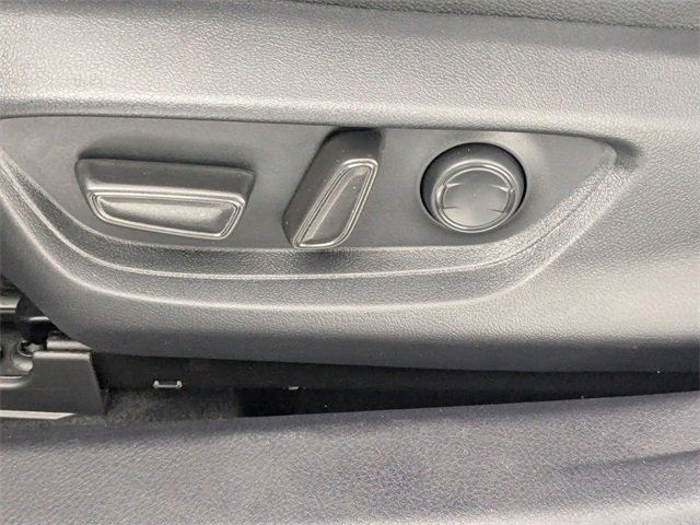 Used 2025 Toyota Camry SE image 13