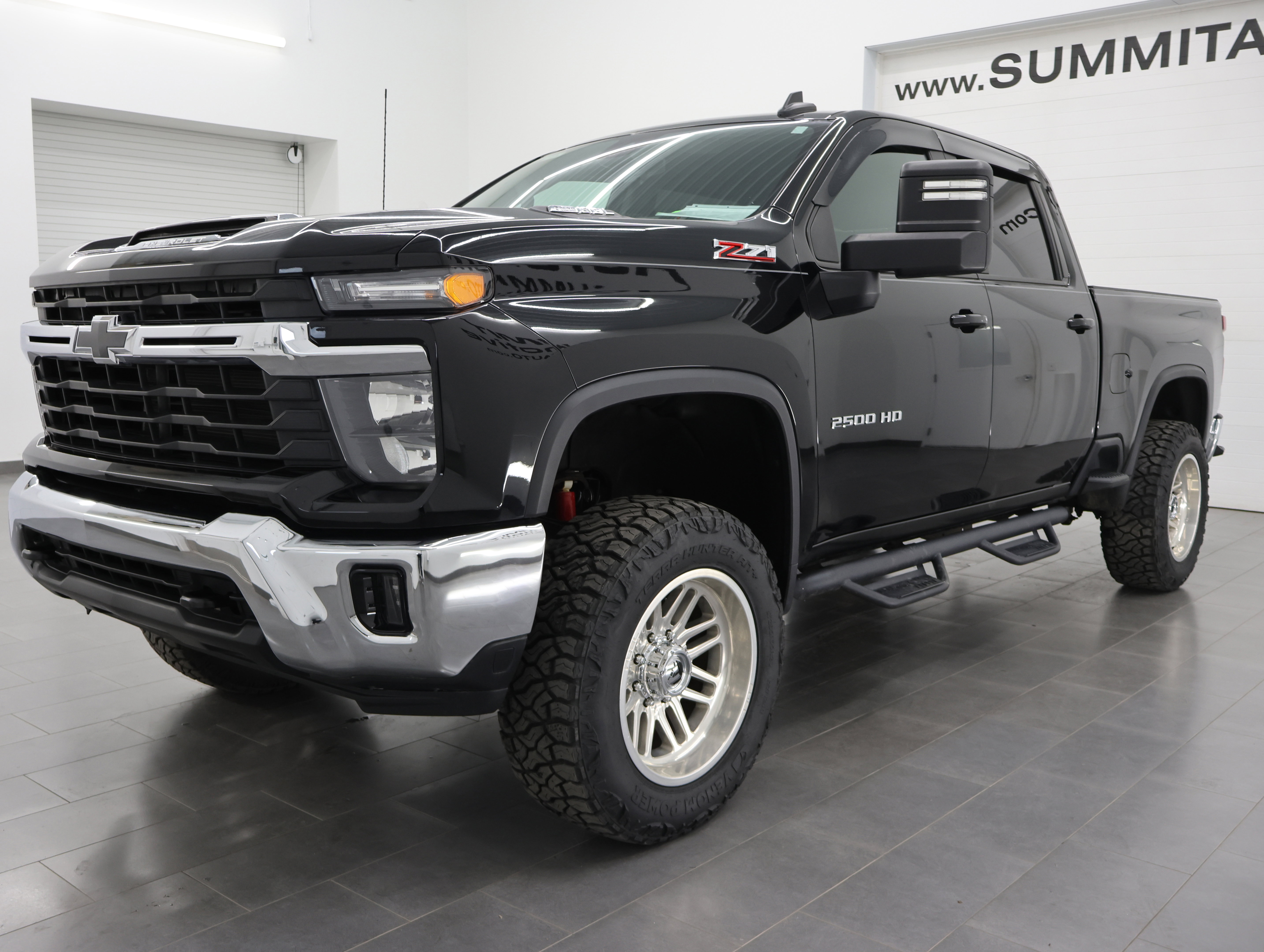 Used 2024 Chevrolet Silverado 2500 LT AWD/4WD image 7