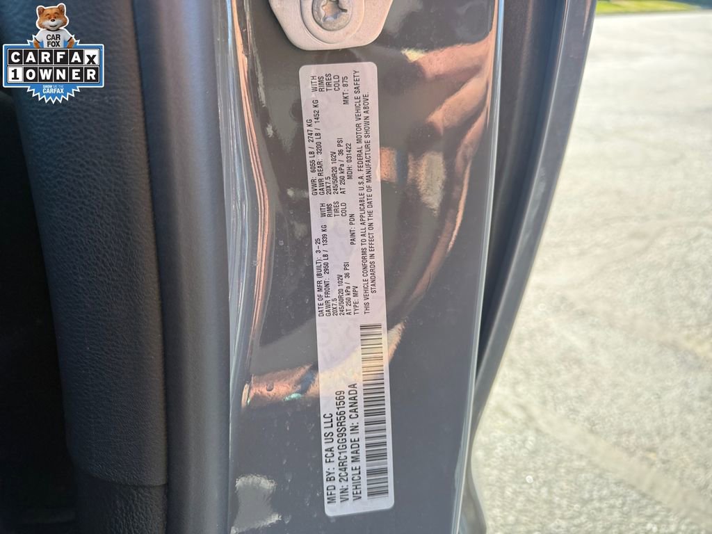 Used 2025 Chrysler Pacifica Limited image 24