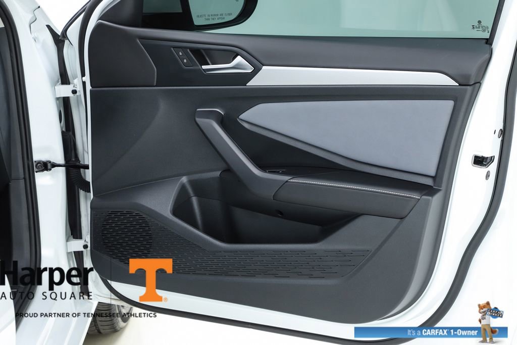 Used 2025 Volkswagen Jetta SE w/ Sunroof Package image 68