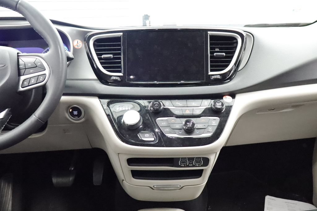 Certified 2023 Chrysler Pacifica Touring-L FWD image 20
