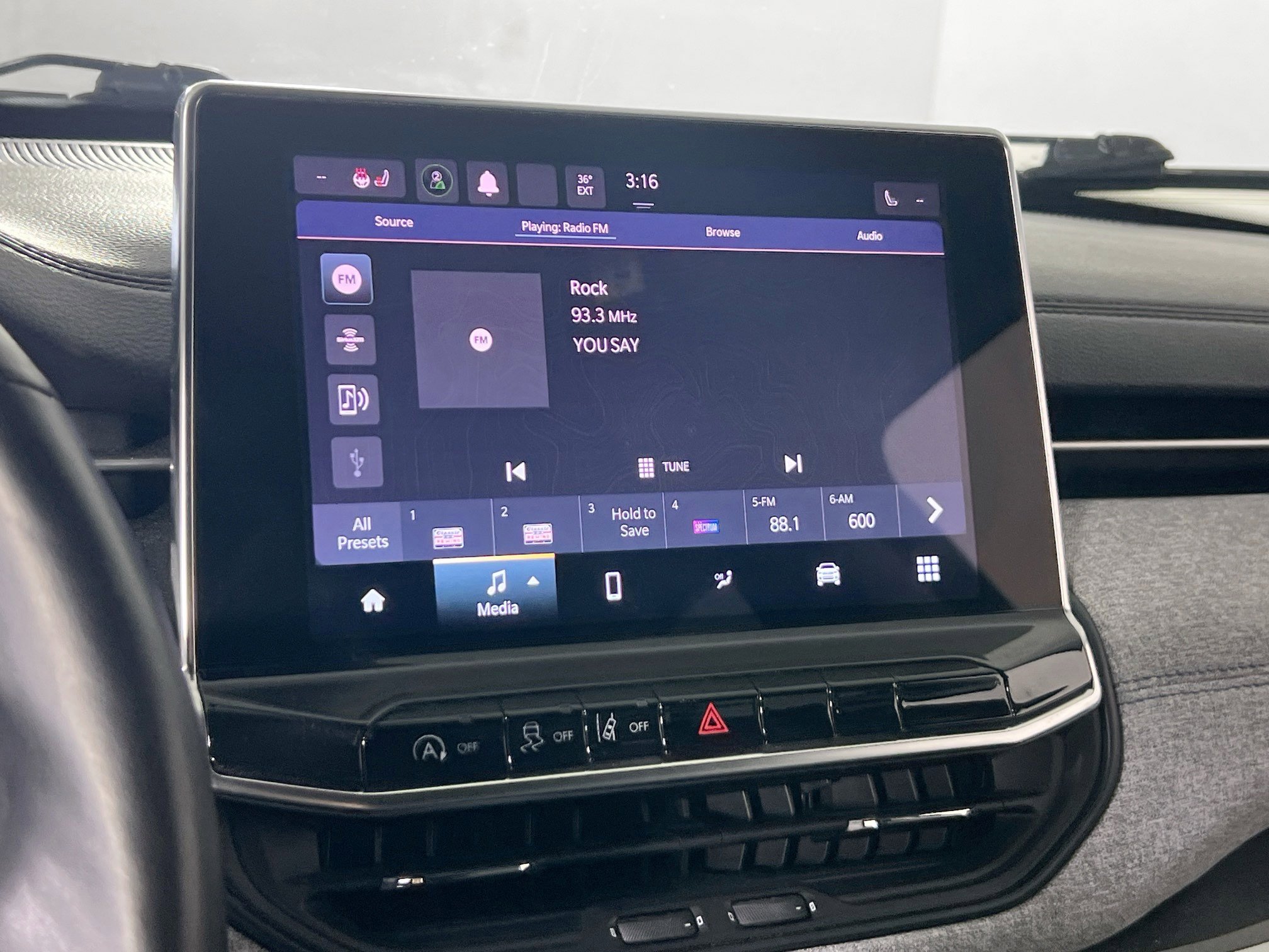 Used 2022 Jeep Compass Latitude w/ Convenience Group image 14