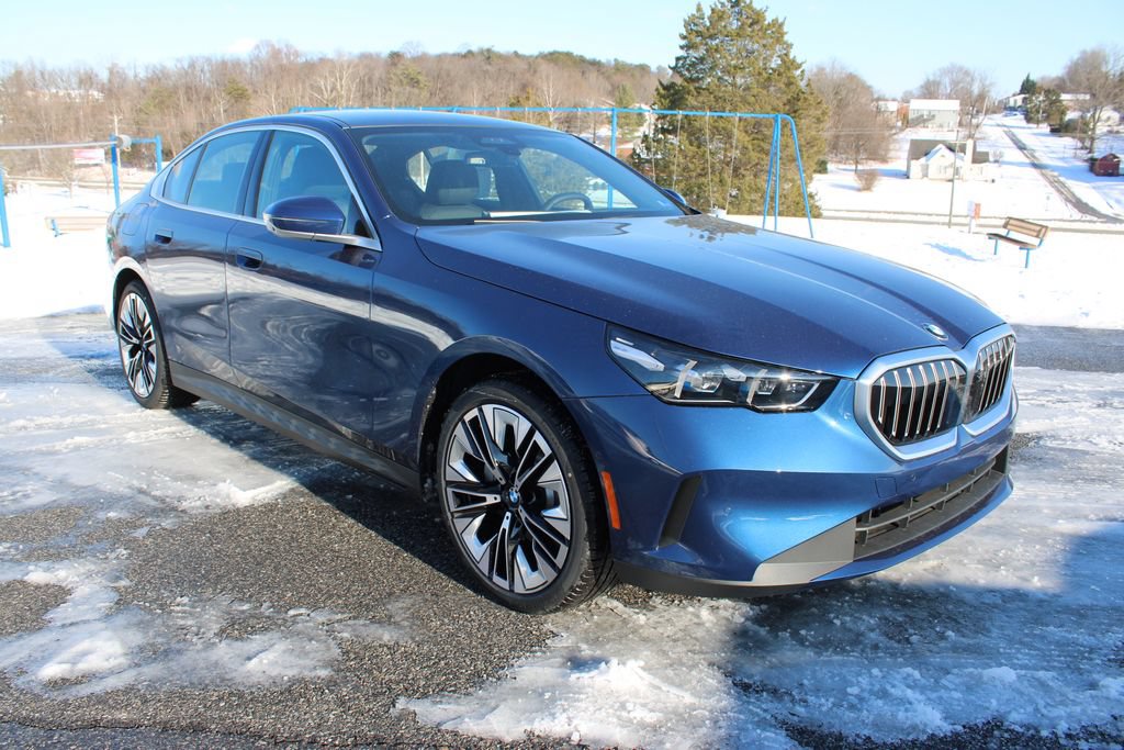 New 2026 BMW 530i xDrive AWD/4WD image 2