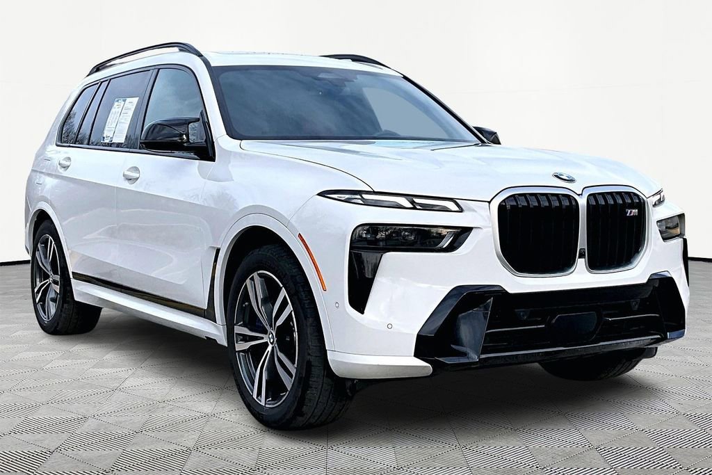 Used 2025 BMW X7 M60i w/ Climate Comfort Package image 12