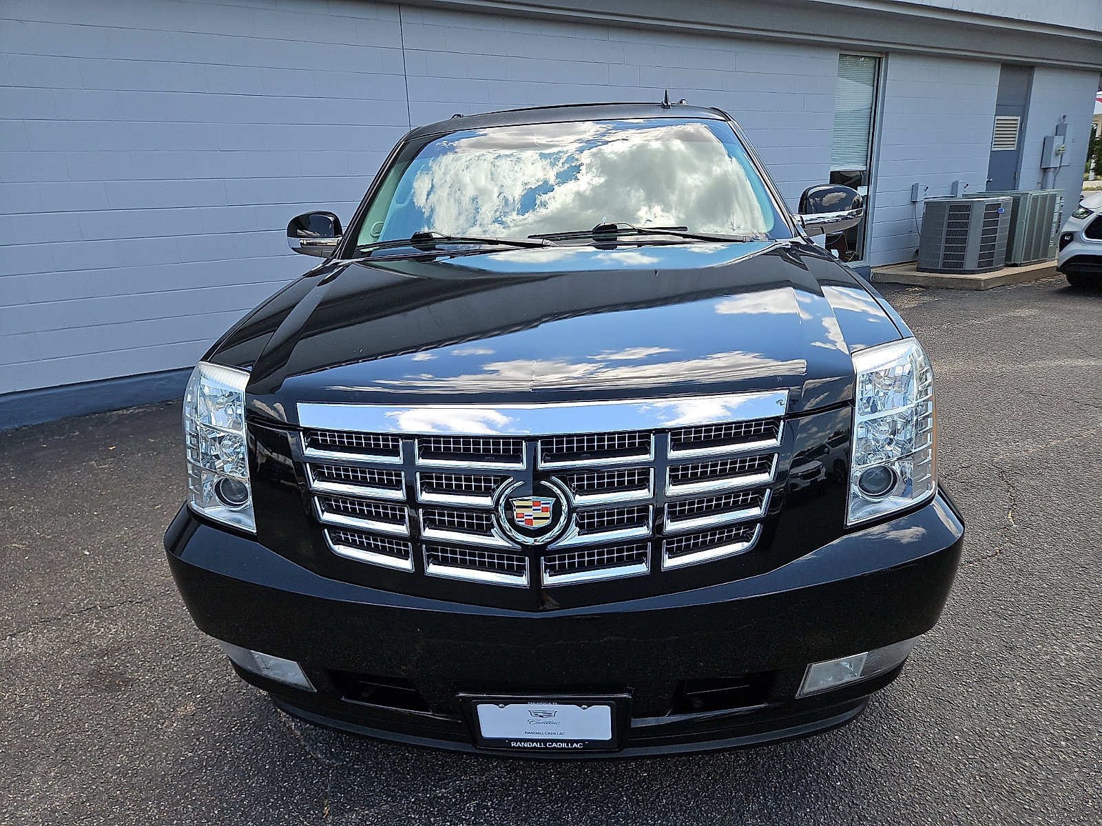 Used 2014 Cadillac Escalade Luxury RWD image 6