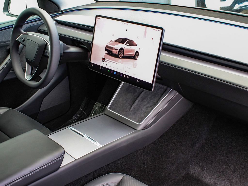 Used 2026 Tesla Model Y Long Range image 41