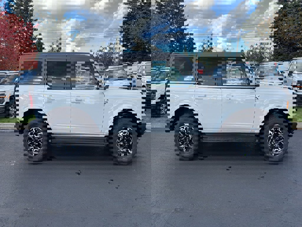 New 2025 Ford Bronco Outer Banks image 3