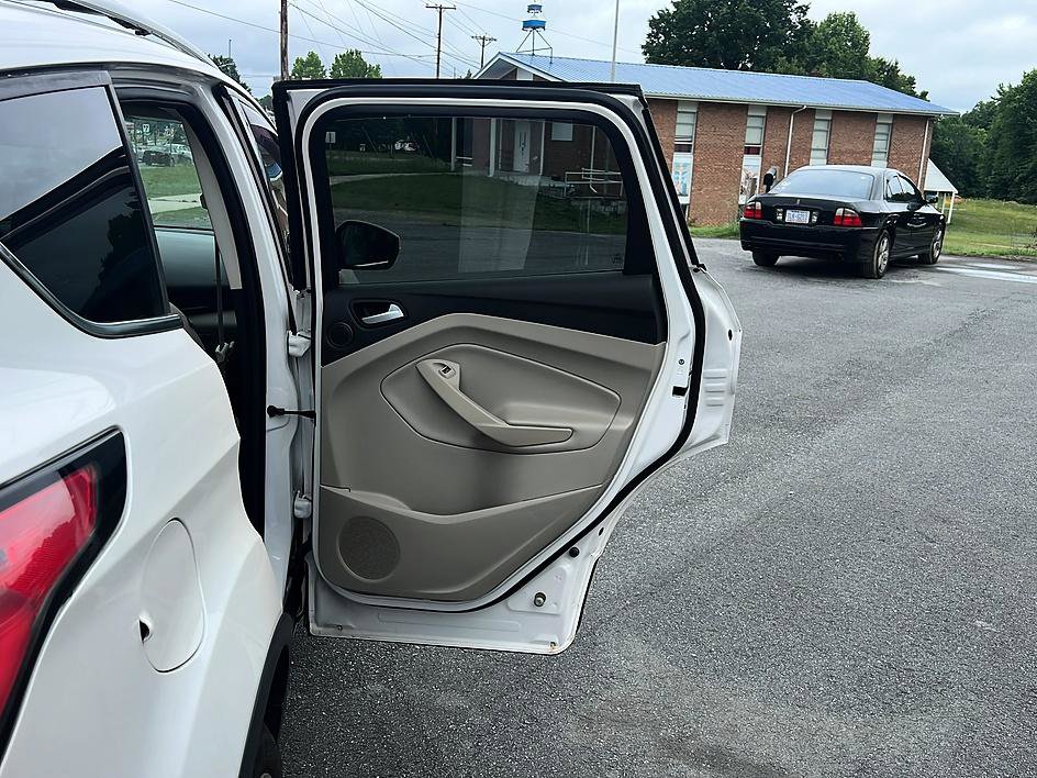 Used 2018 Ford Escape Titanium w/ Ford Safe & Smart Package AWD/4WD image 30
