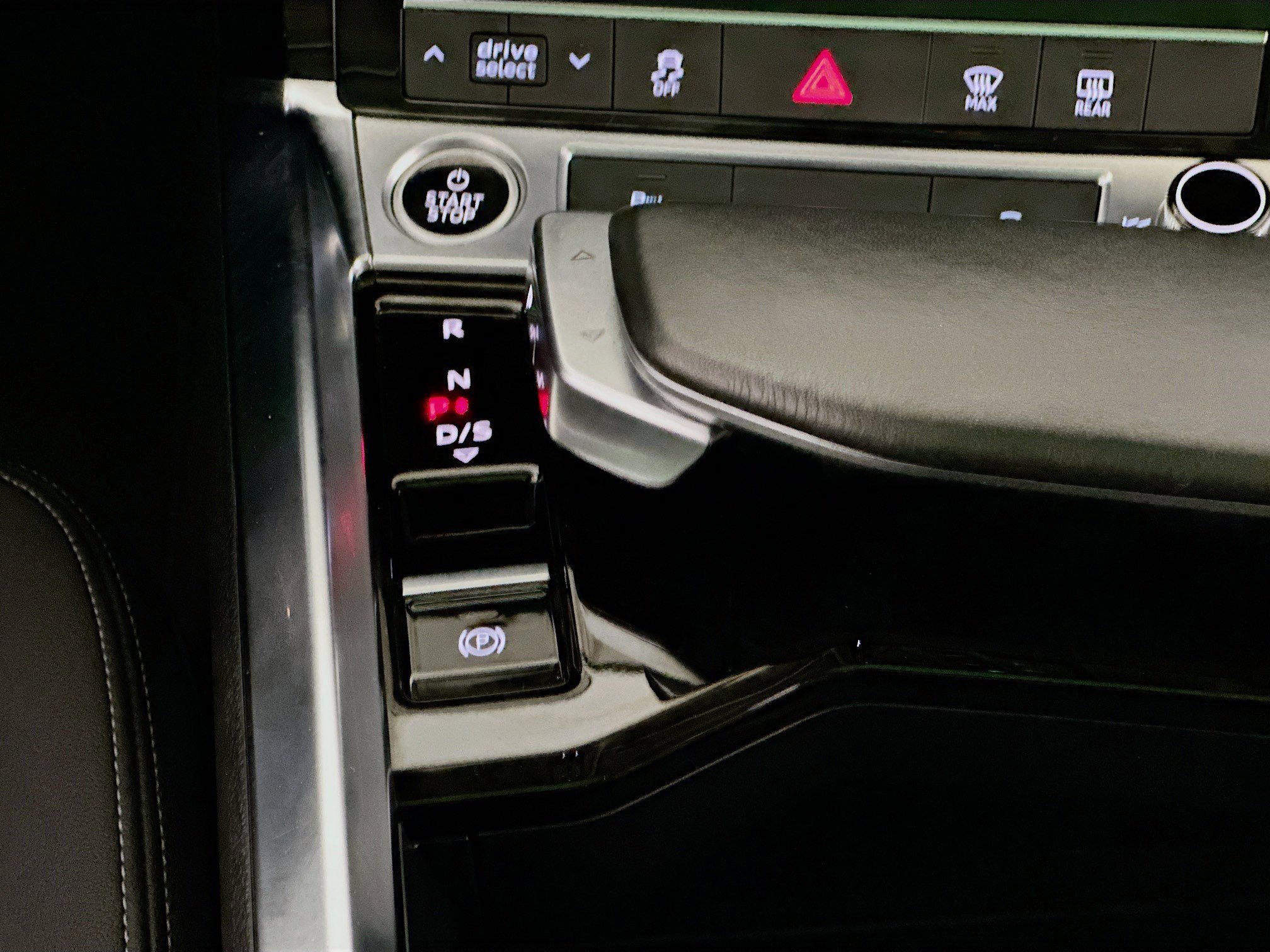 Used 2022 Audi e-tron Premium w/ Convenience Plus Package image 14