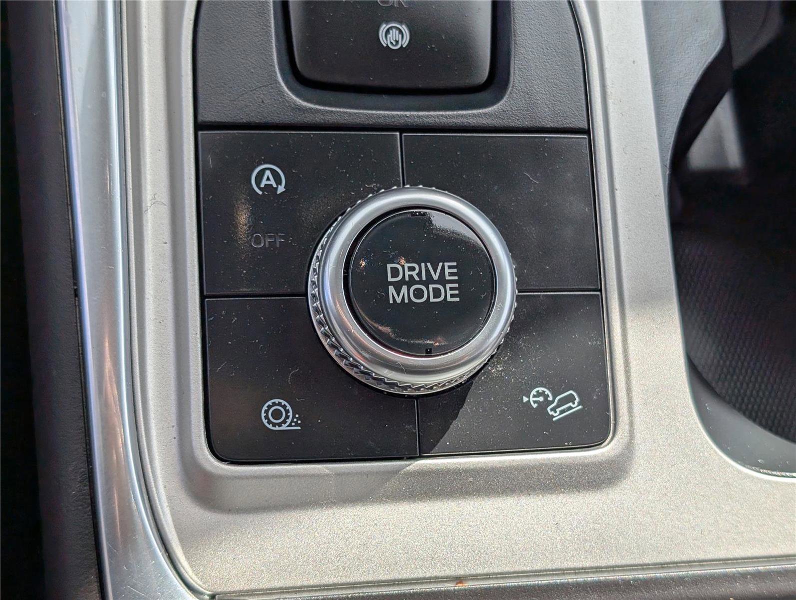 Used 2024 Ford Explorer XLT w/ Equipment Group 202A image 27