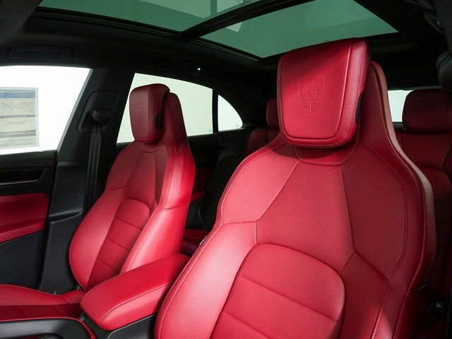 New 2026 Porsche Macan 4 Electric image 5