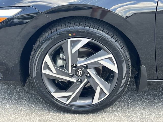 Certified 2025 Hyundai Elantra SEL FWD image 40