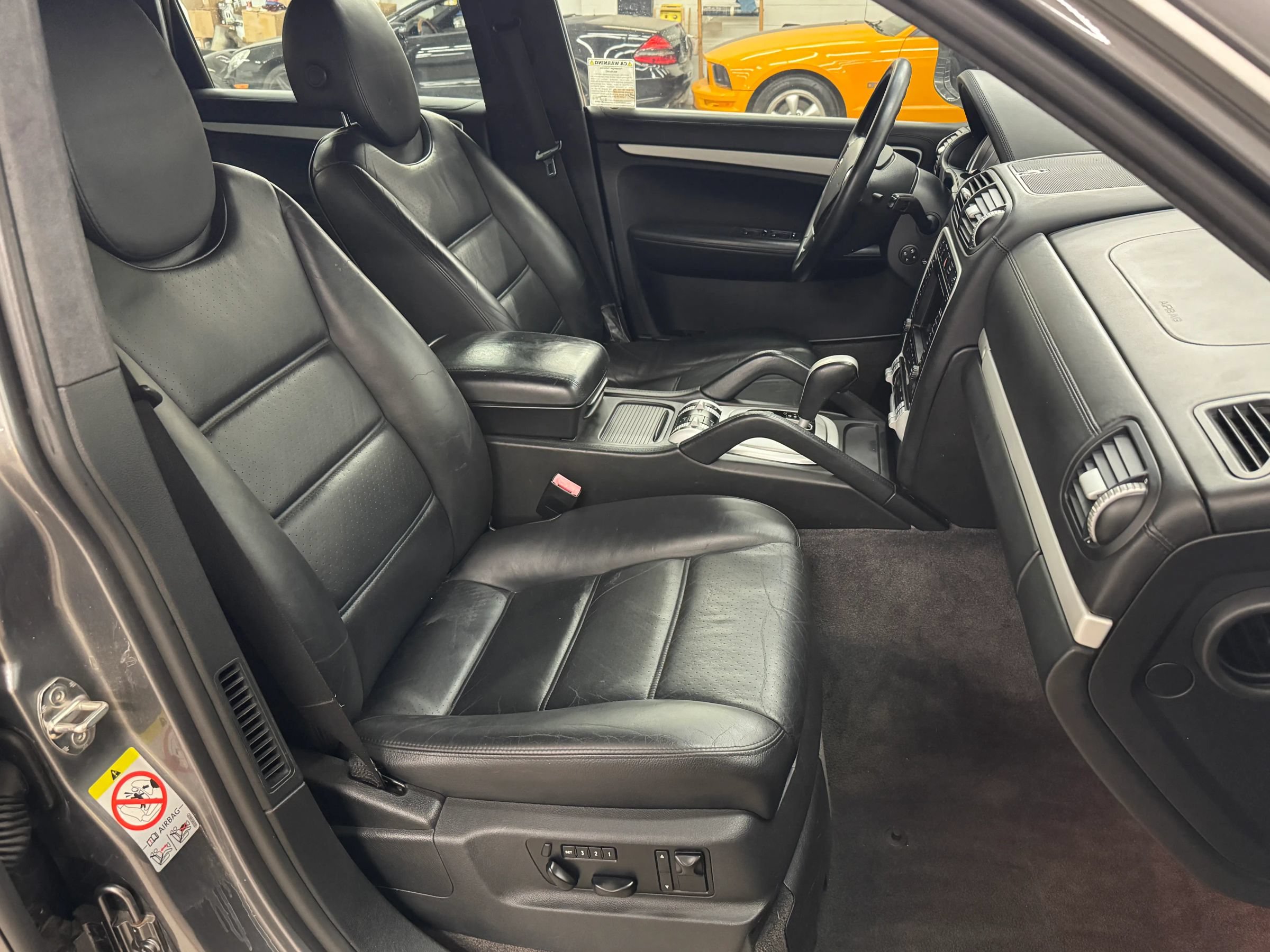 Used 2008 Porsche Cayenne Turbo AWD/4WD image 17