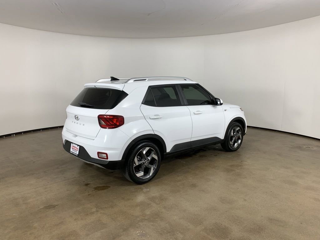Used 2022 Hyundai Venue SEL image 8