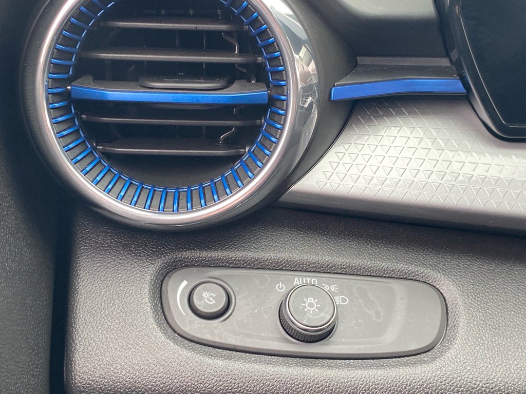 Used 2025 Chevrolet Trax LT w/ LT Convenience Package image 23