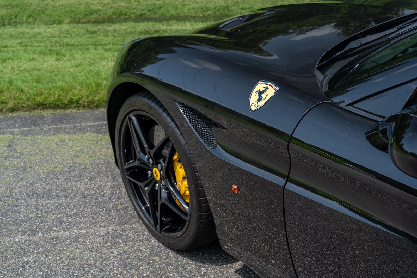 Used 2018 Ferrari California T RWD image 12