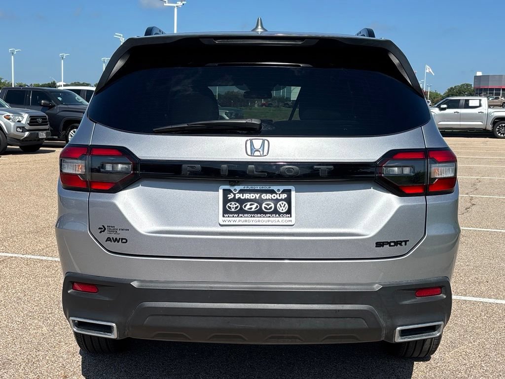 Used 2025 Honda Pilot Sport image 6