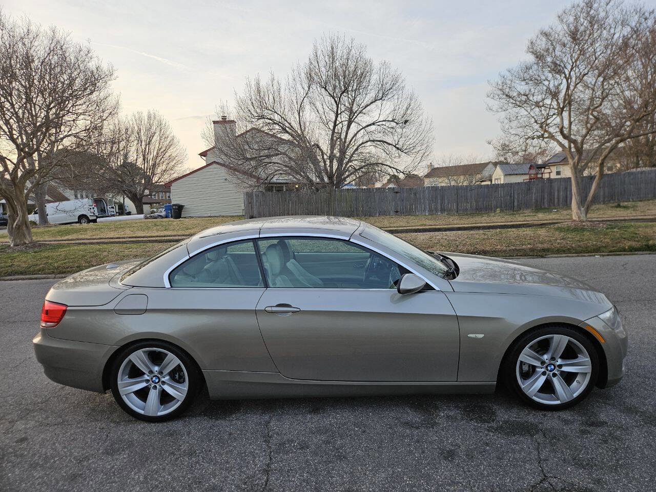 Used 2009 BMW 335i Convertible image 7