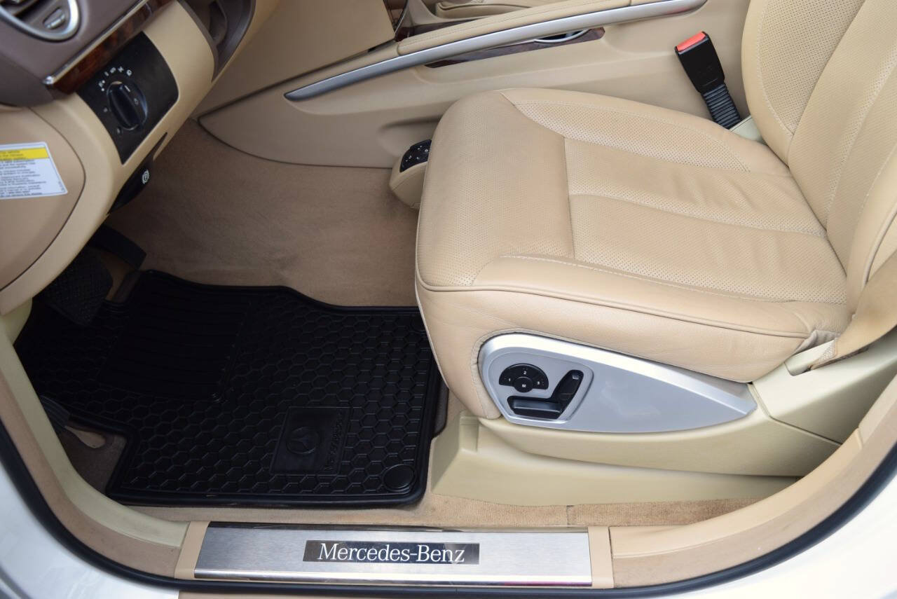 Used 2011 Mercedes-Benz GL 550 4MATIC image 21