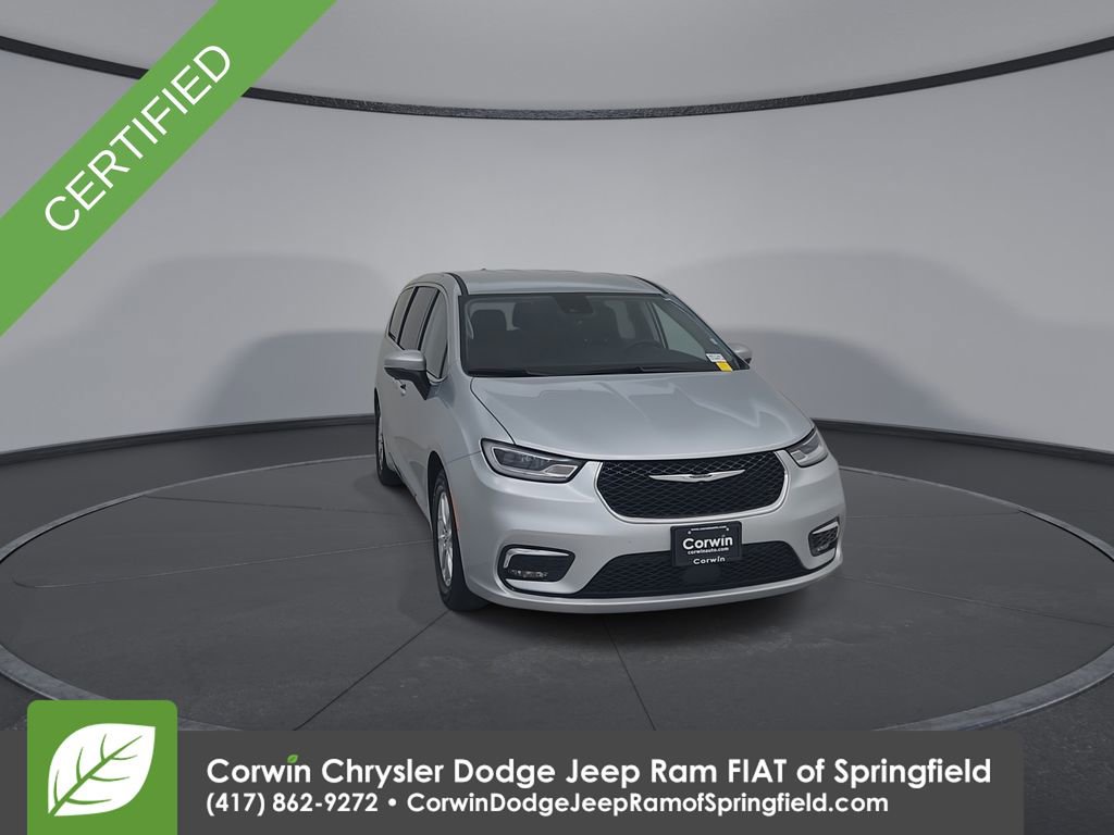 Certified 2023 Chrysler Pacifica Touring-L image 4