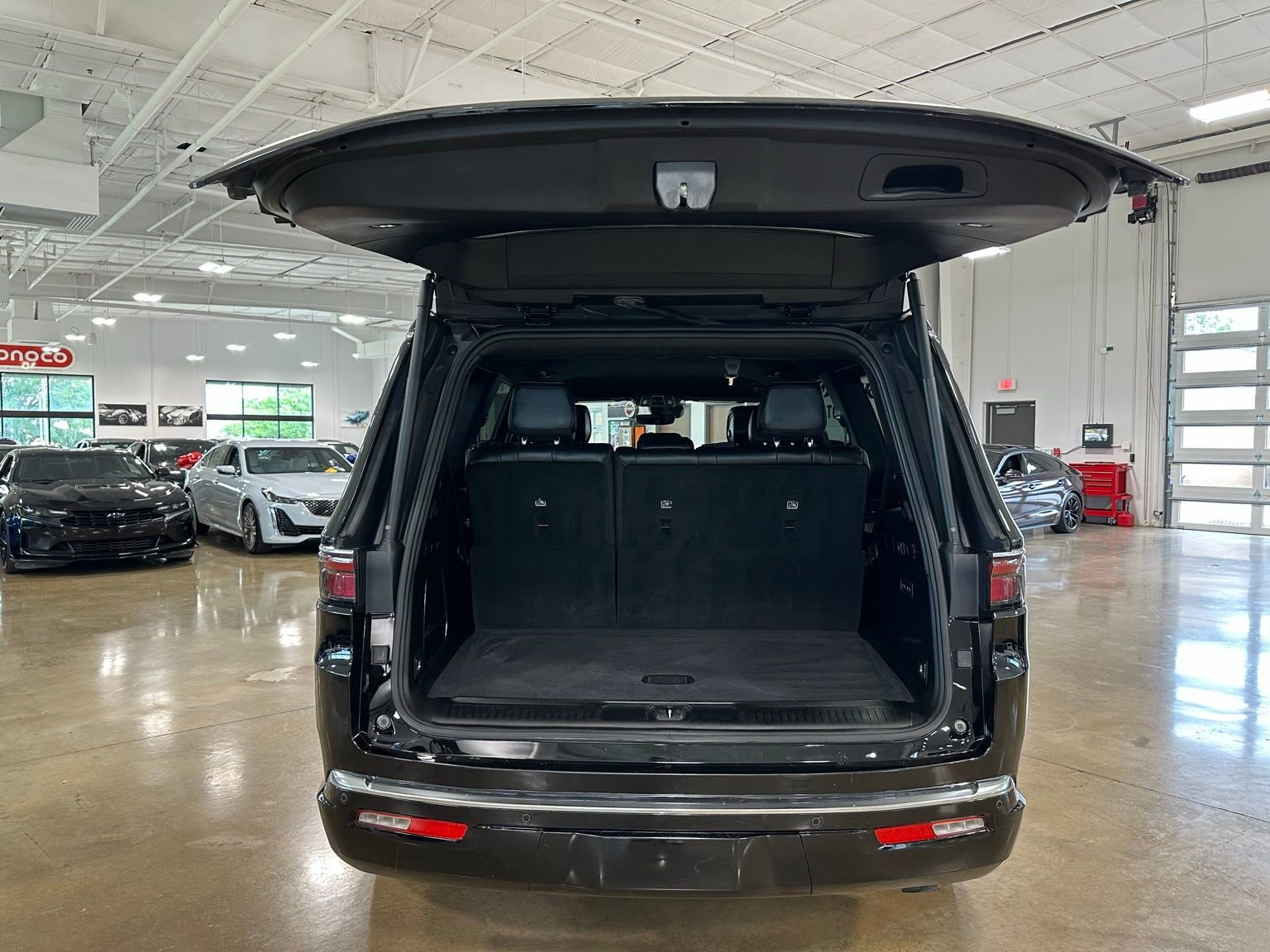Used 2023 Jeep Wagoneer Series III w/ Preferred Equipment Group image 61