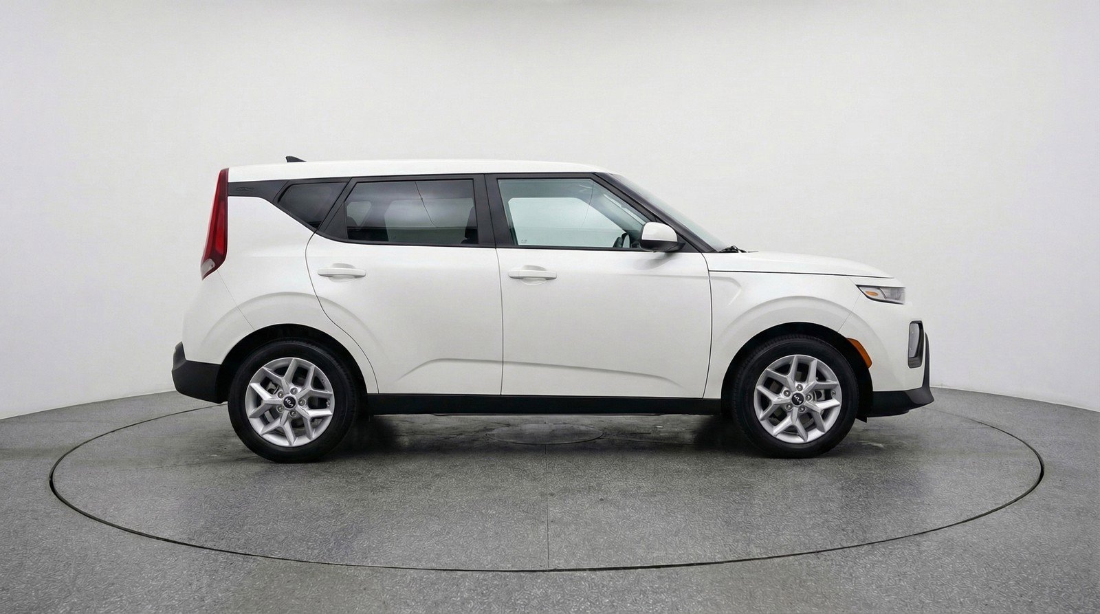 Used 2025 Kia Soul LX w/ LX Technology Package image 11