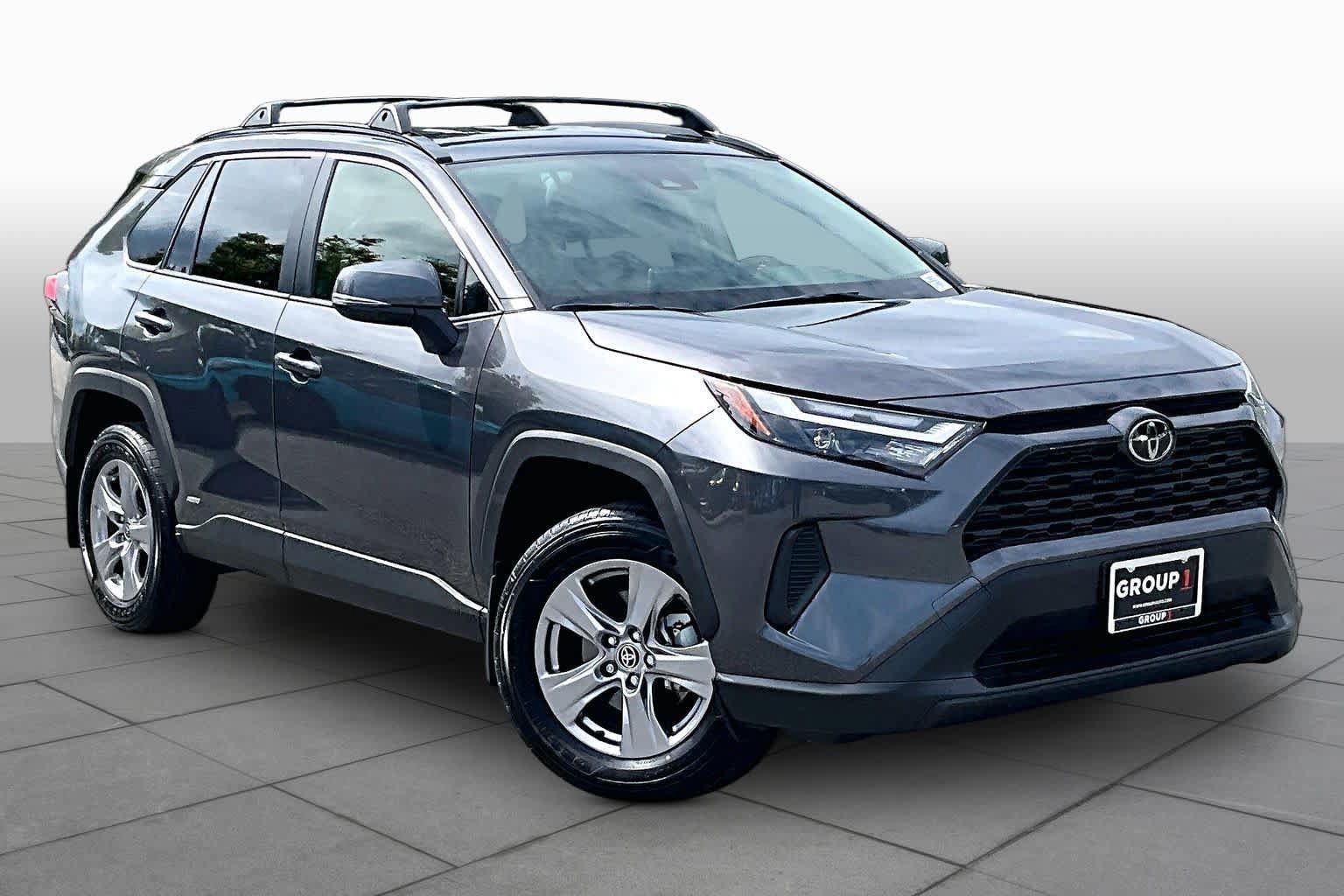 Used 2025 Toyota RAV4 XLE AWD/4WD image 3