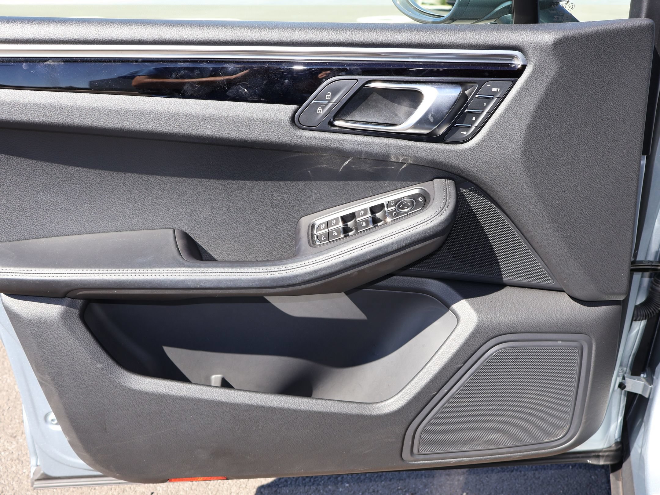 Certified 2024 Porsche Macan Turbo AWD/4WD image 15