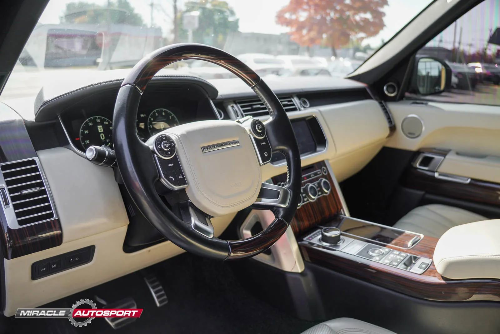 Used 2017 Land Rover Range Rover Long Wheelbase Supercharged image 20