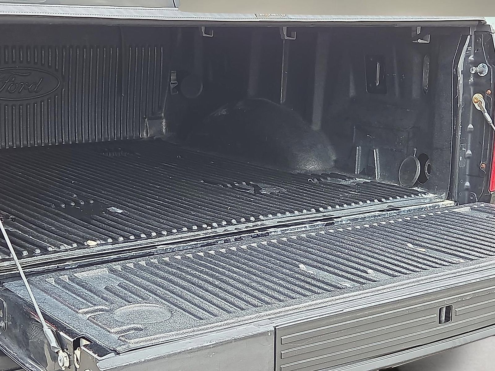 Used 2018 Ford F150 XLT w/ Equipment Group 302A Luxury image 9