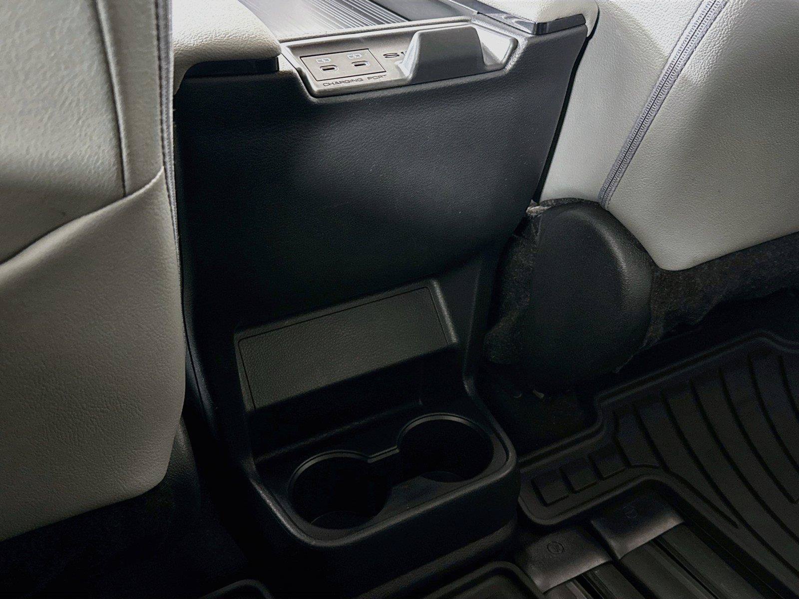 Certified 2025 Toyota Sienna XLE FWD image 35