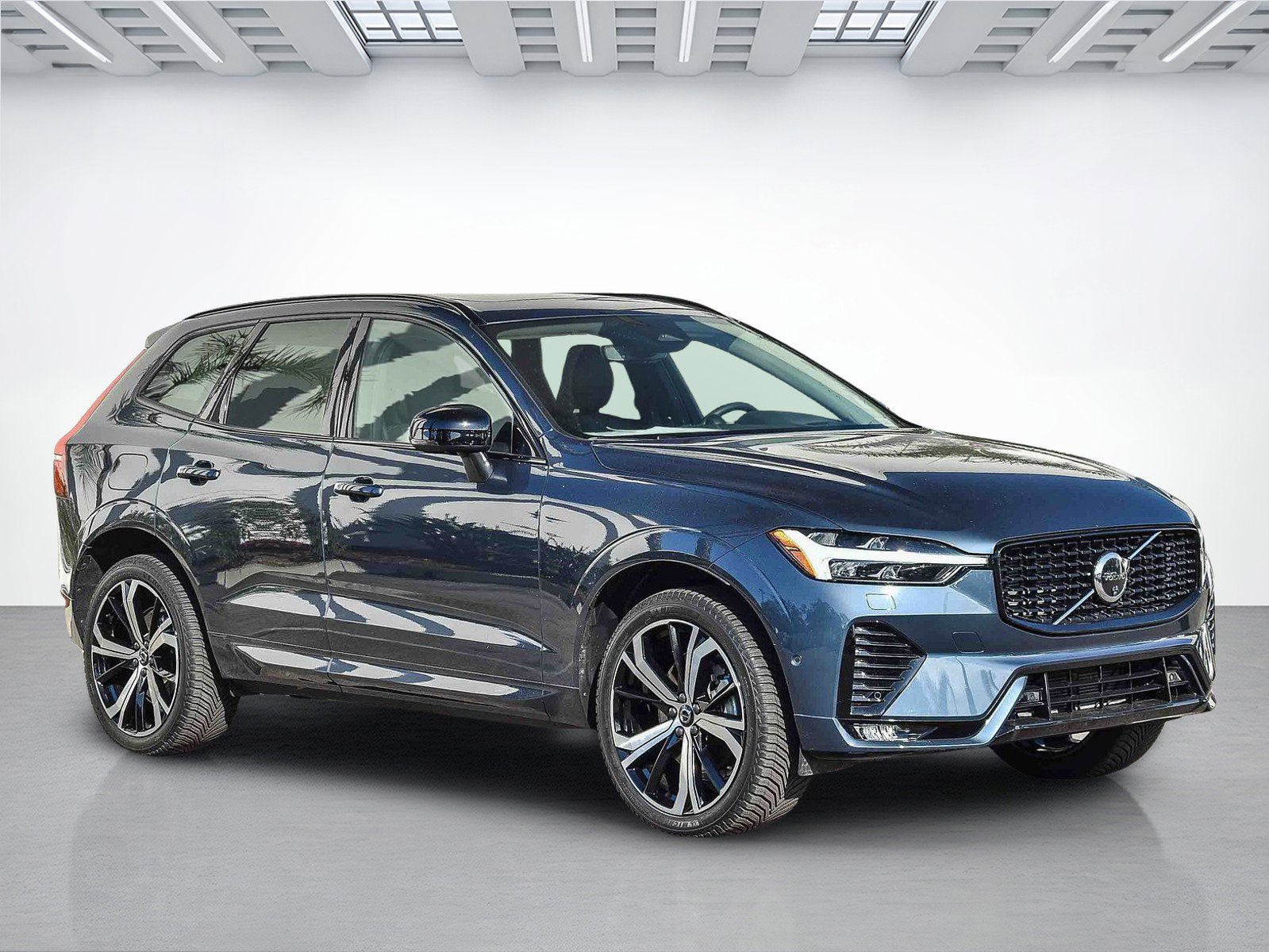 Used 2024 Volvo XC60 B5 Ultimate w/ Protection Package Premier image 3