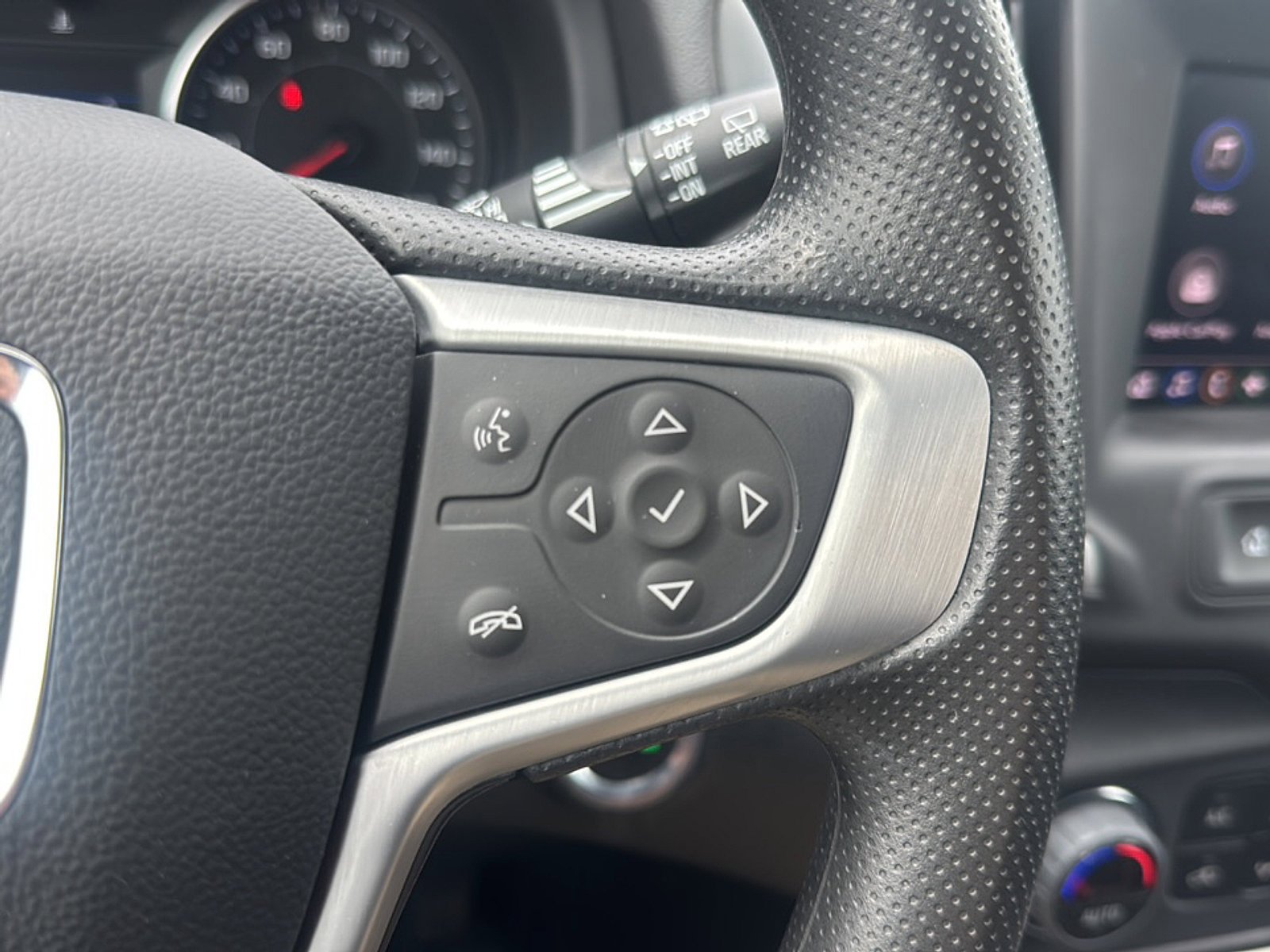 Used 2023 GMC Terrain SLE w/ Driver Convenience Package AWD/4WD image 31