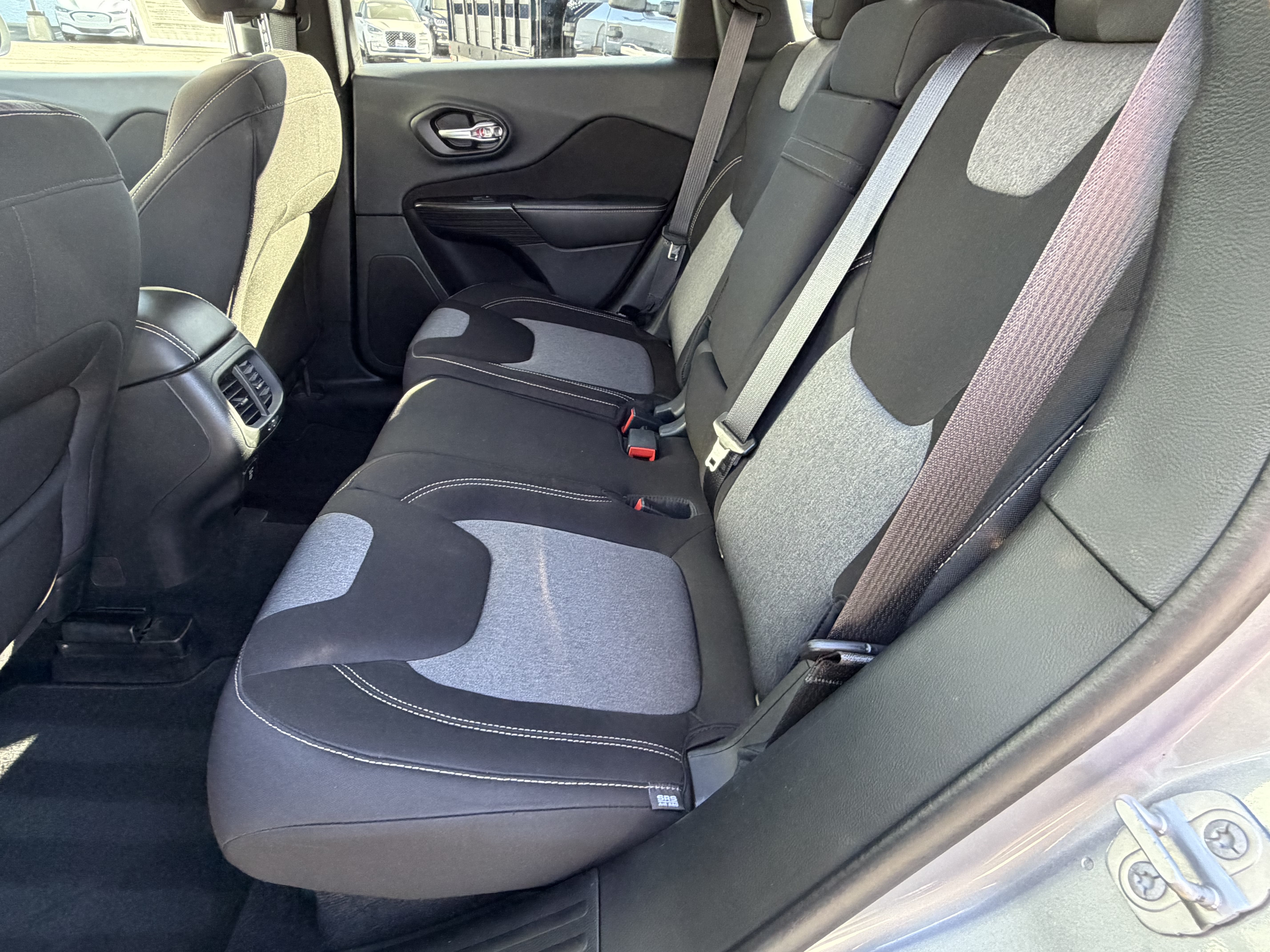 Used 2014 Jeep Cherokee Latitude AWD/4WD image 21