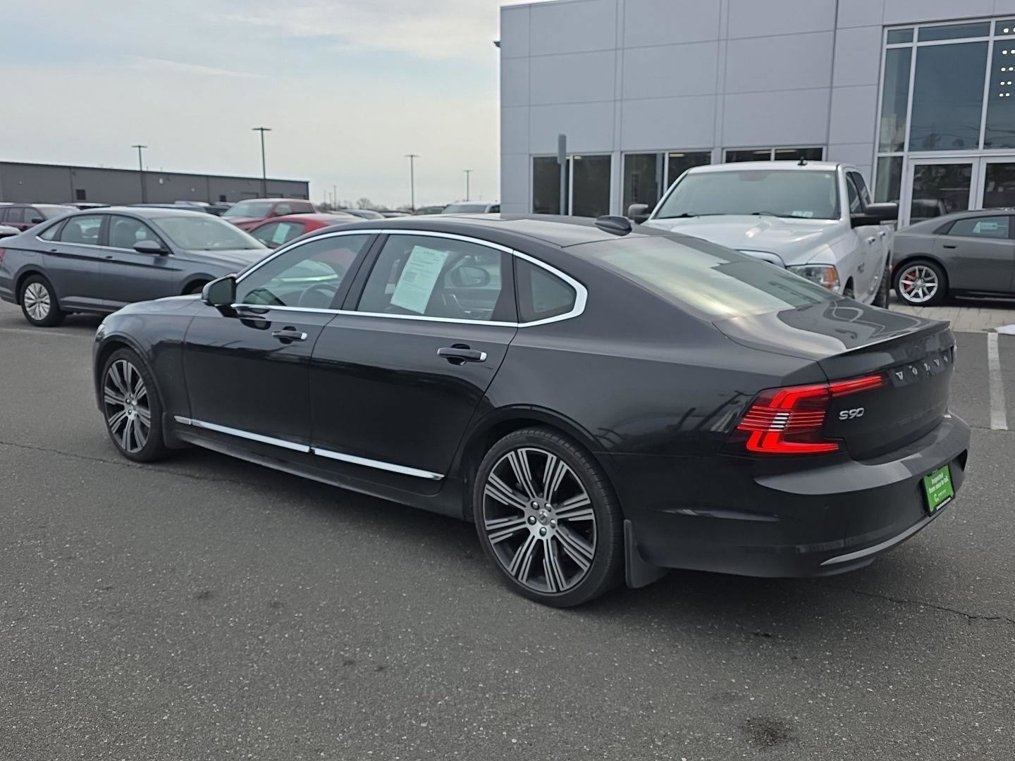 Used 2022 Volvo S90 B6 Inscription w/ Advanced Package image 17