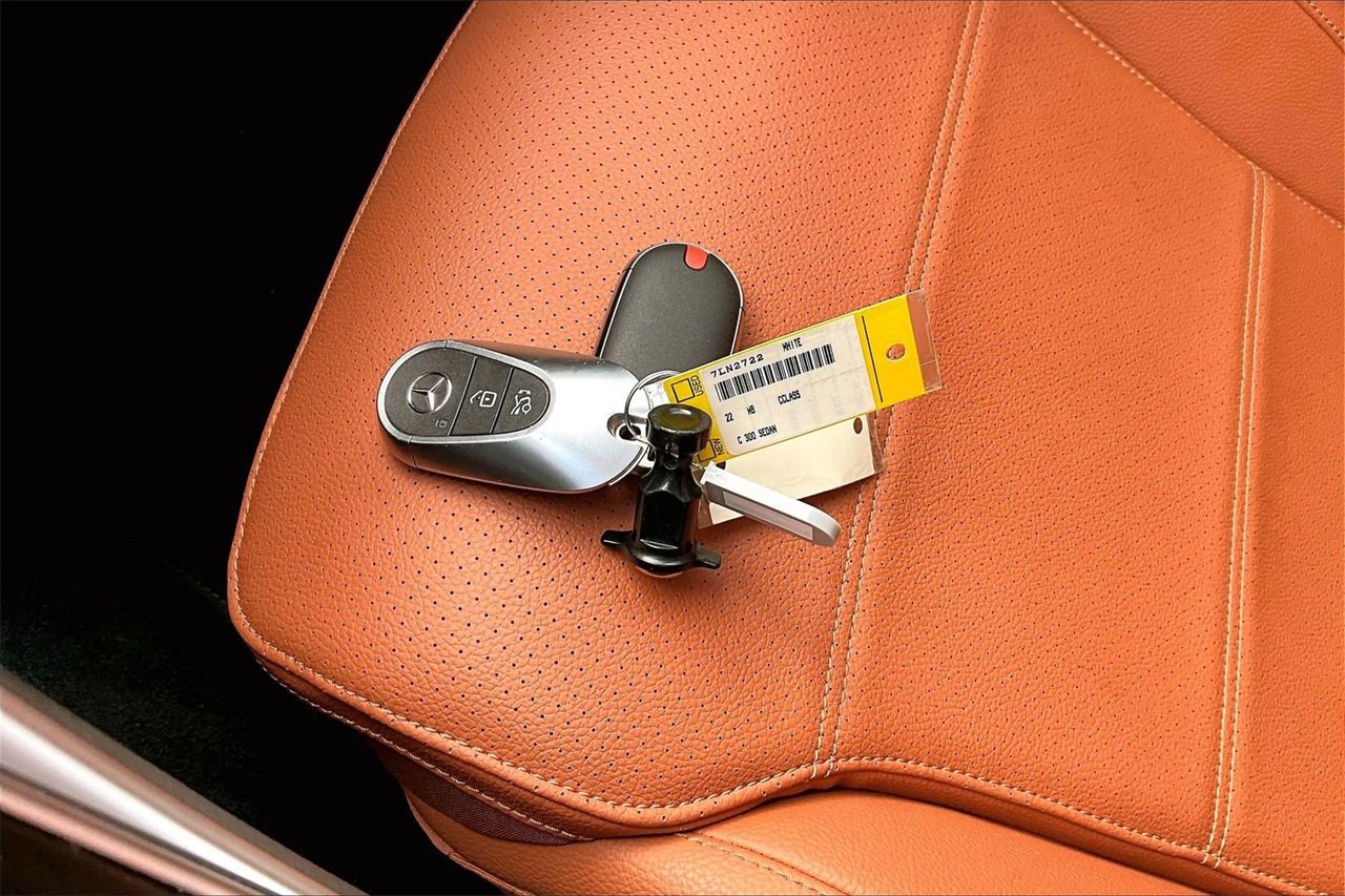 Used 2022 Mercedes-Benz C 300 Sedan image 31